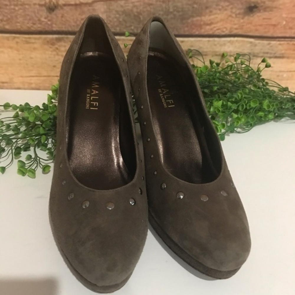 Amalfi Suede Studded Heel Sz 7.5M